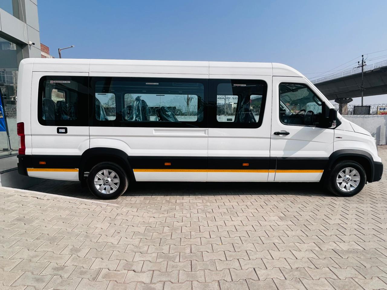 Business Class Urbania Vehicle (16+1 Seater)